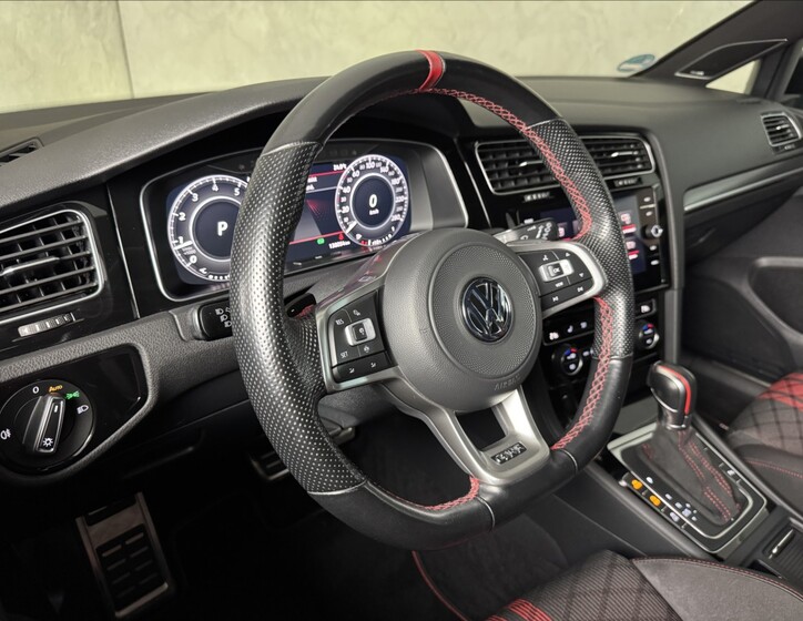 Volkswagen Golf 25
