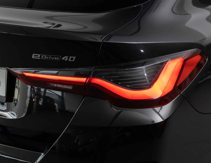 BMW i4 10