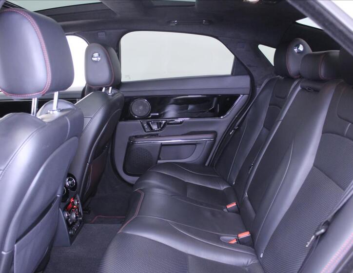 Jaguar XJ 7