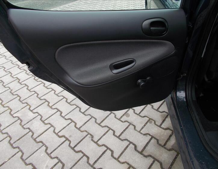 Peugeot 206 17