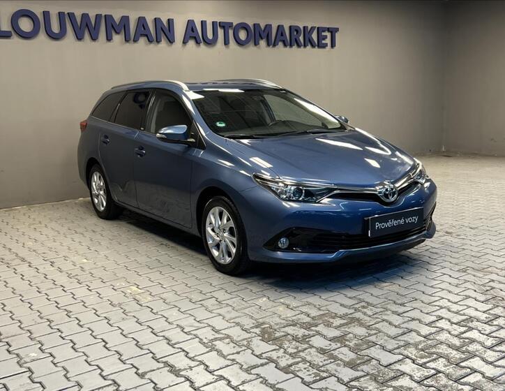 Toyota Auris 13