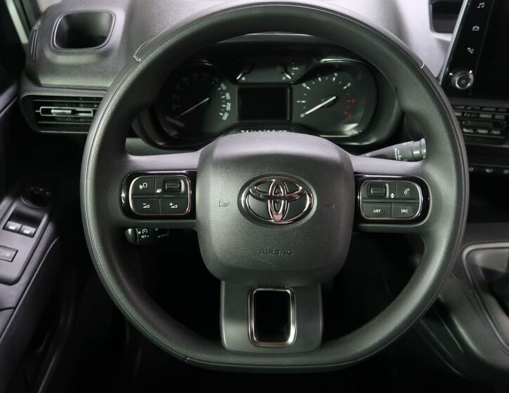 Toyota ProAce 13