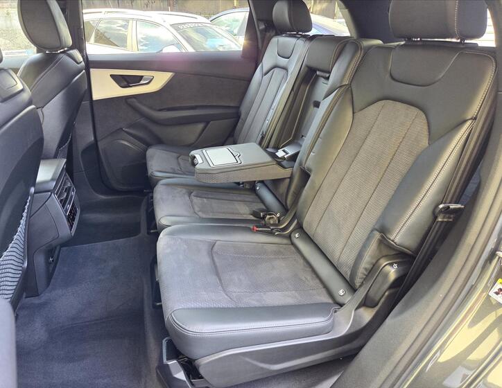 Audi Q7 10