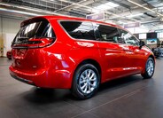 Chrysler Pacifica 9