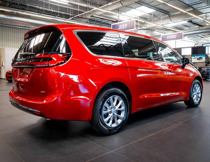 Chrysler Pacifica 9