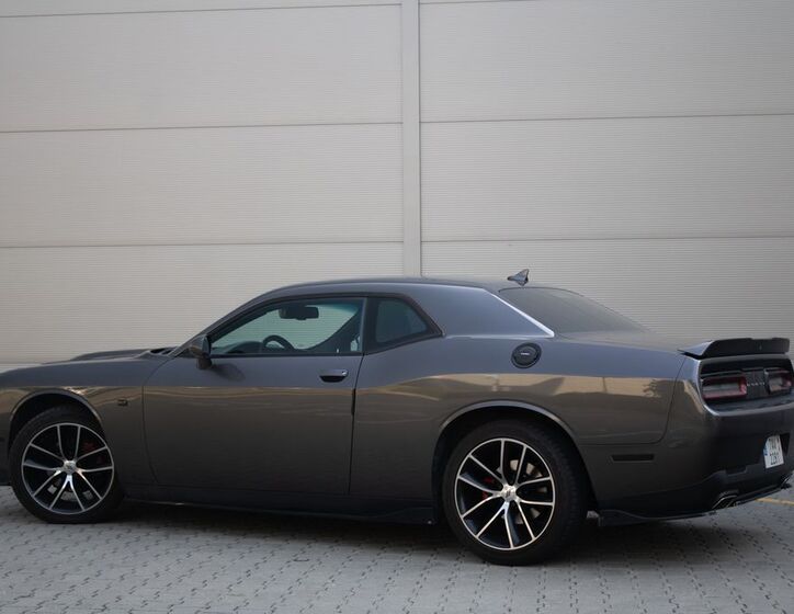 Dodge Challenger 8