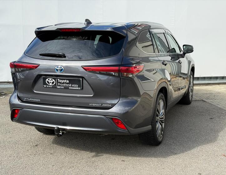 Toyota Highlander 6
