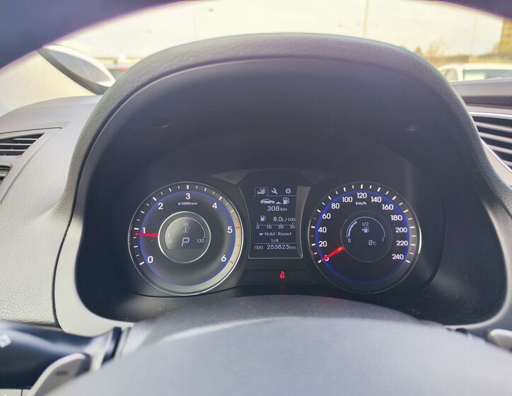 Hyundai i40 14