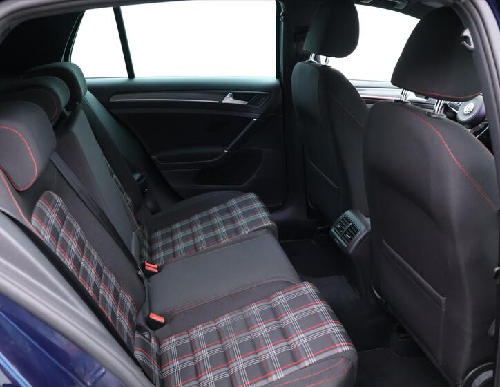 Volkswagen Golf 12