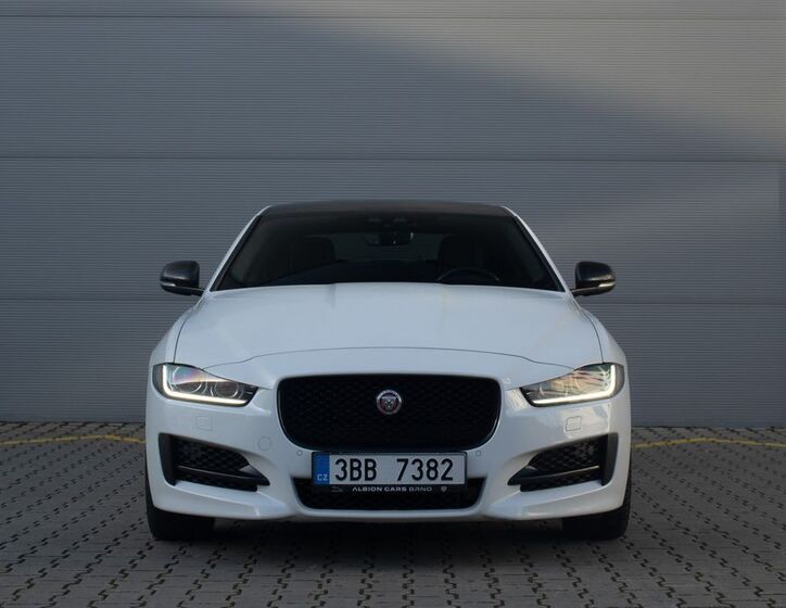Jaguar XE 2