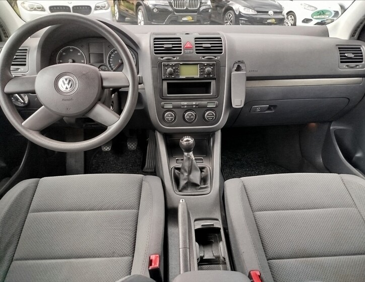 Volkswagen Golf 16