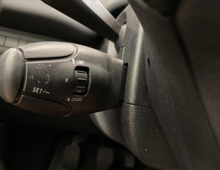 Peugeot 208 13