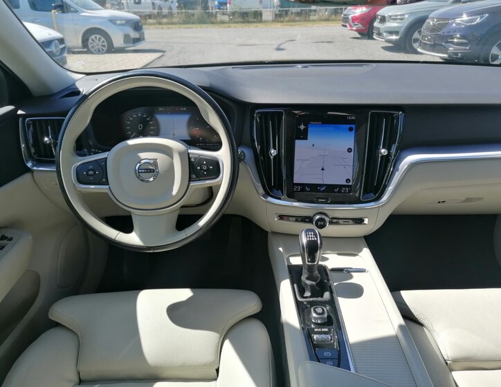 Volvo V60 9