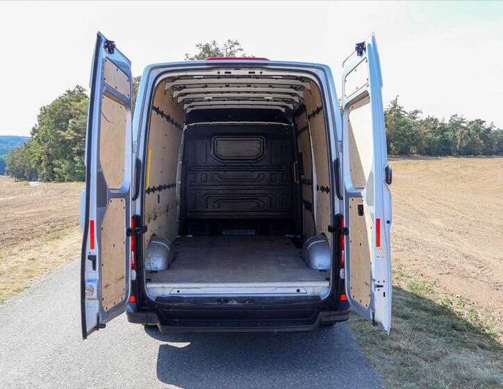 Volkswagen Crafter 9