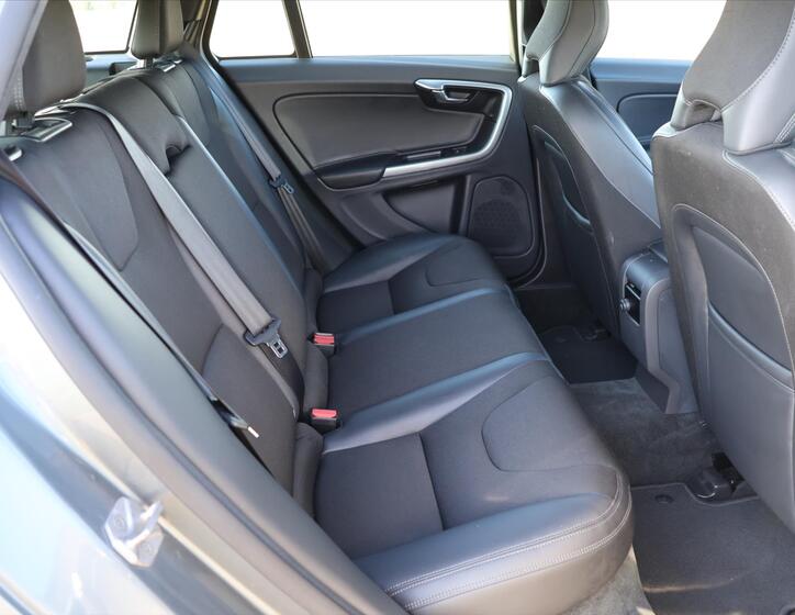 Volvo V60 14