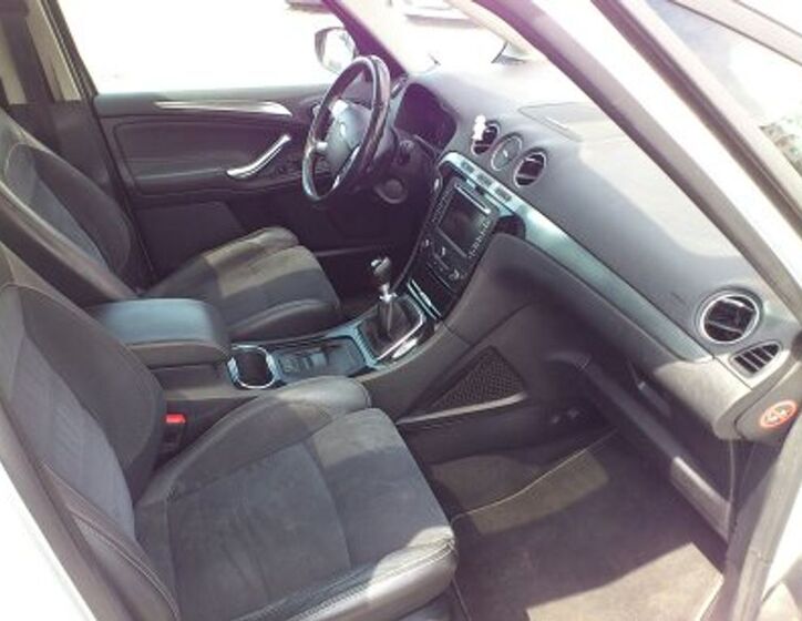 Ford Galaxy 16