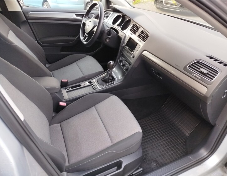 Volkswagen Golf 30