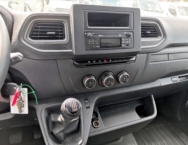 Renault Master 9