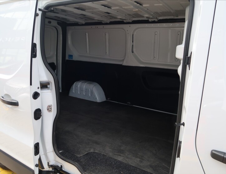Opel Vivaro 10