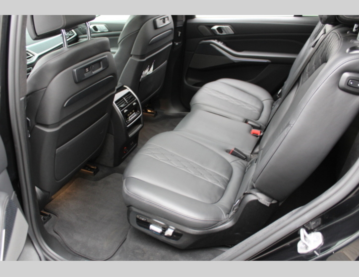 BMW X7 12