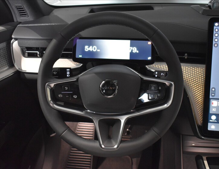 Volvo EX90 33