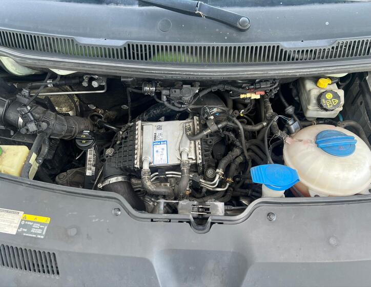 Volkswagen Caravelle 12