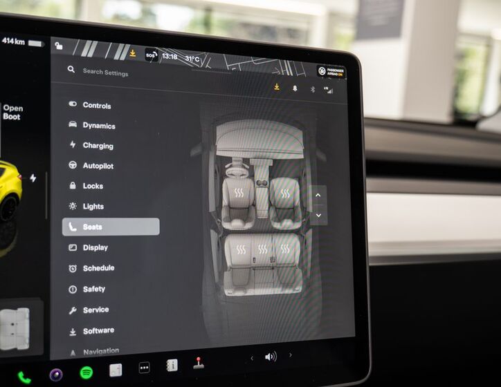Tesla Model Y 16
