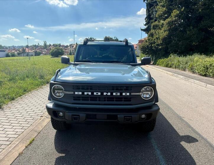 Ford Bronco 2
