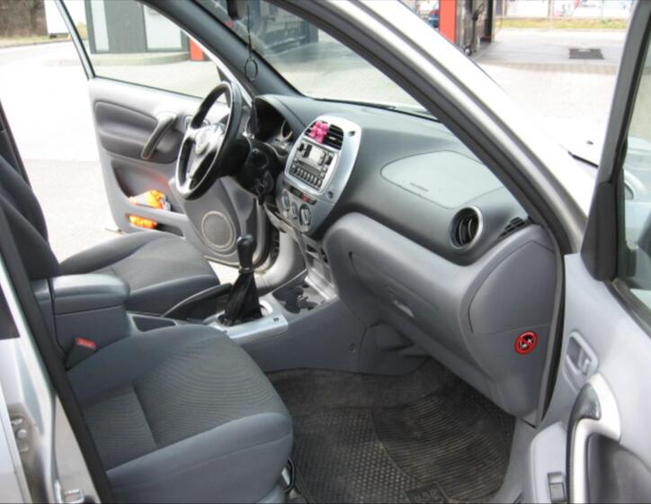 Toyota RAV4 10