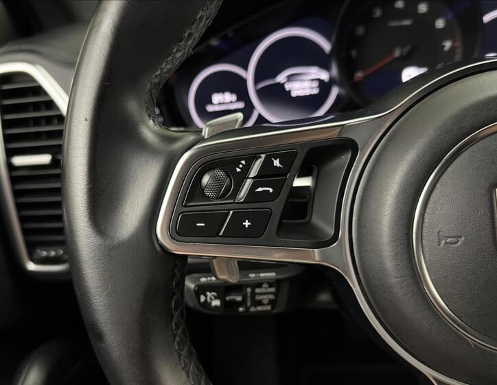 Porsche Cayenne 9