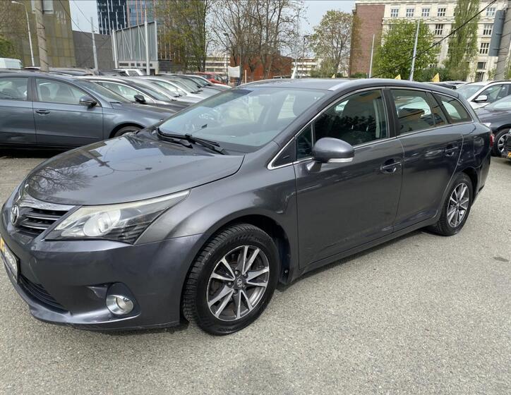 Toyota Avensis 4
