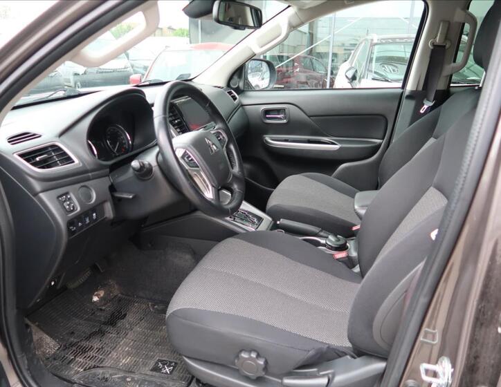 Mitsubishi L200 8