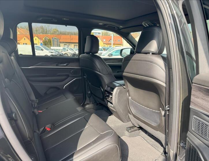 Jeep Grand Cherokee 11