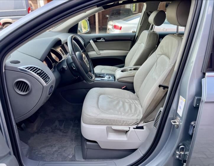 Audi Q7 10