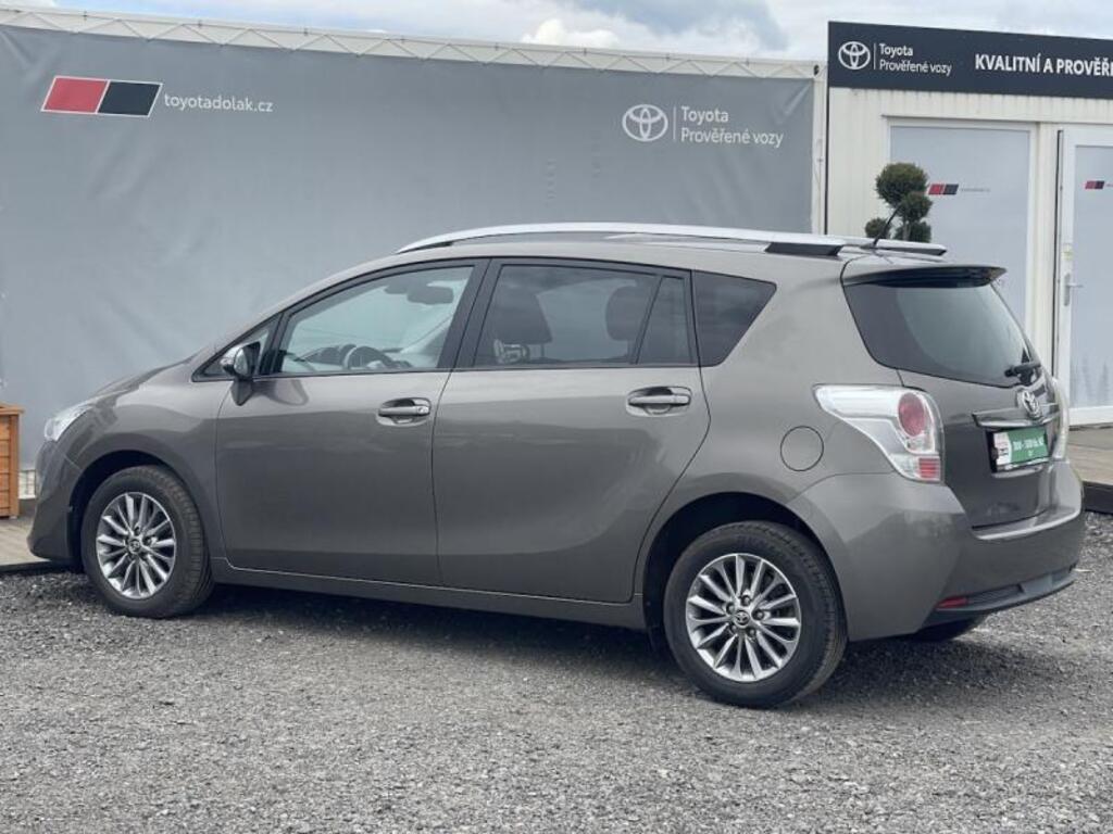 Toyota Verso 5