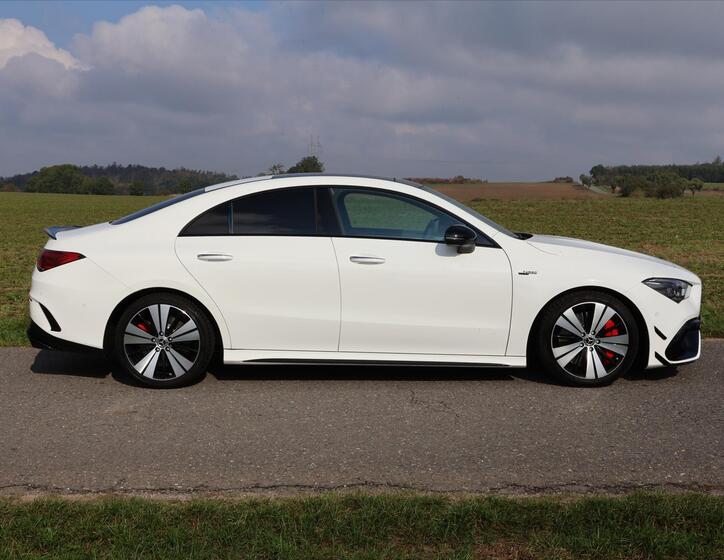 Mercedes-Benz CLA 8