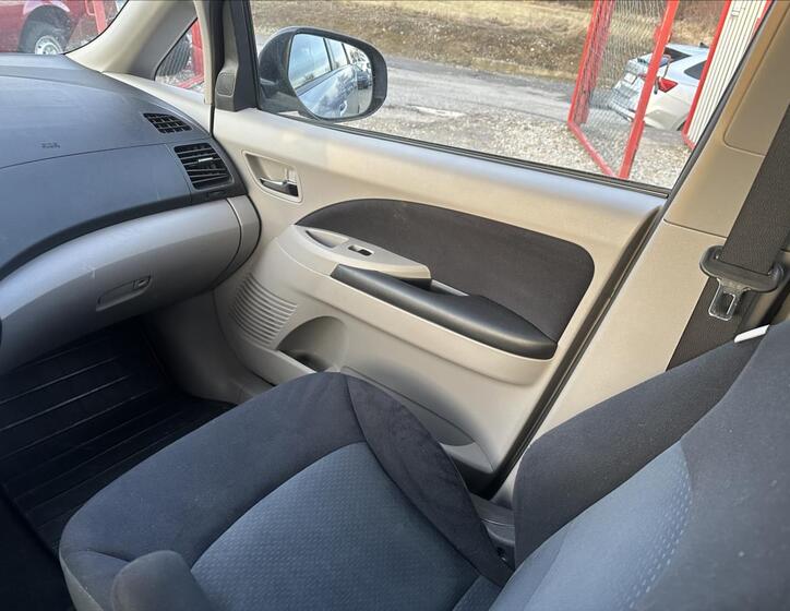 Mitsubishi Grandis 21