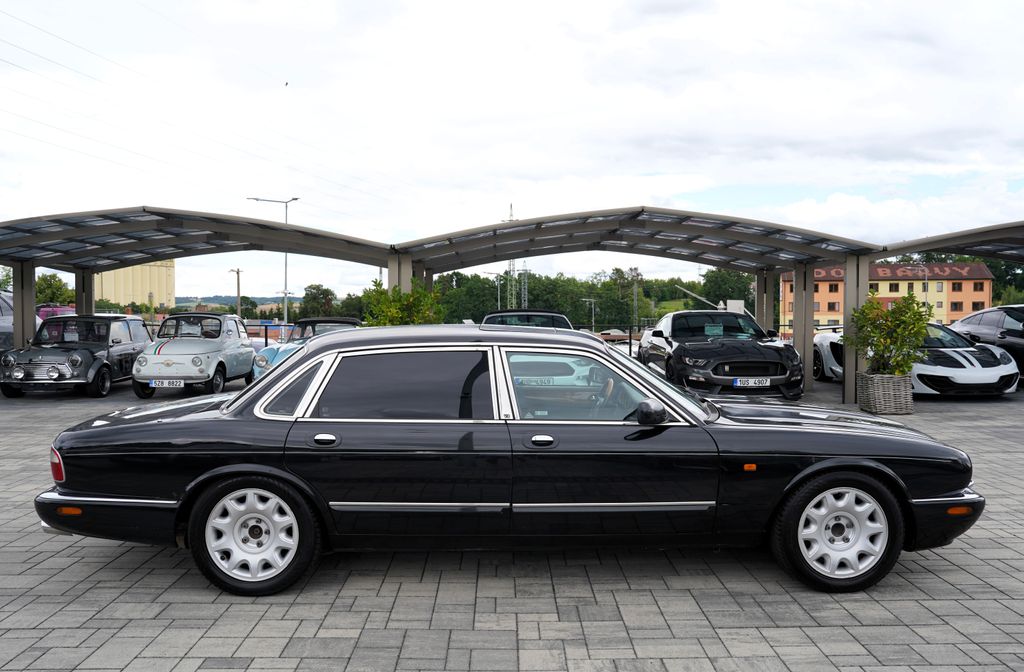 Jaguar XJR
