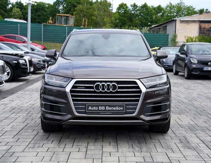 Audi Q7 1