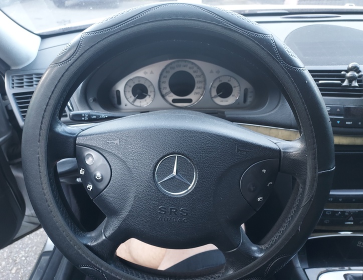 Mercedes-Benz 211 16
