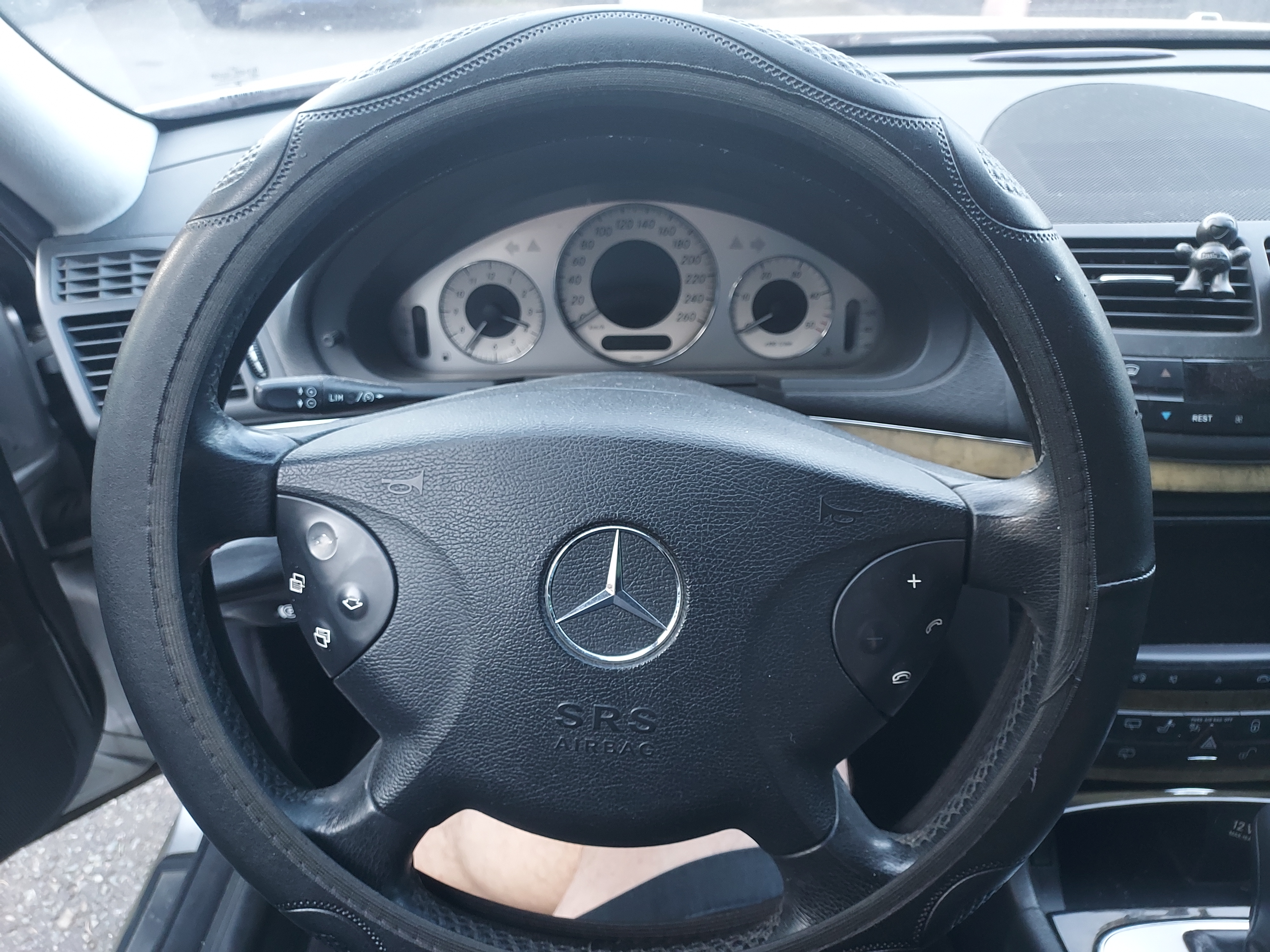 Mercedes-Benz 211