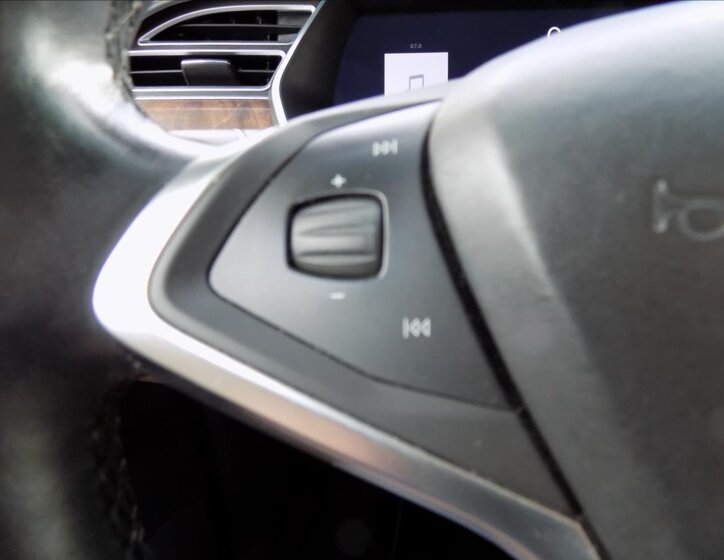 Tesla Model X 34