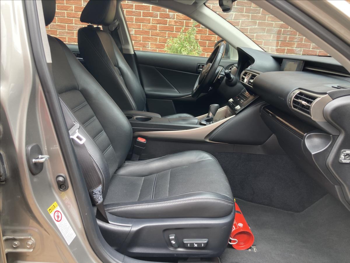 Lexus IS 300h