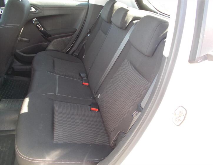 Peugeot 208 15