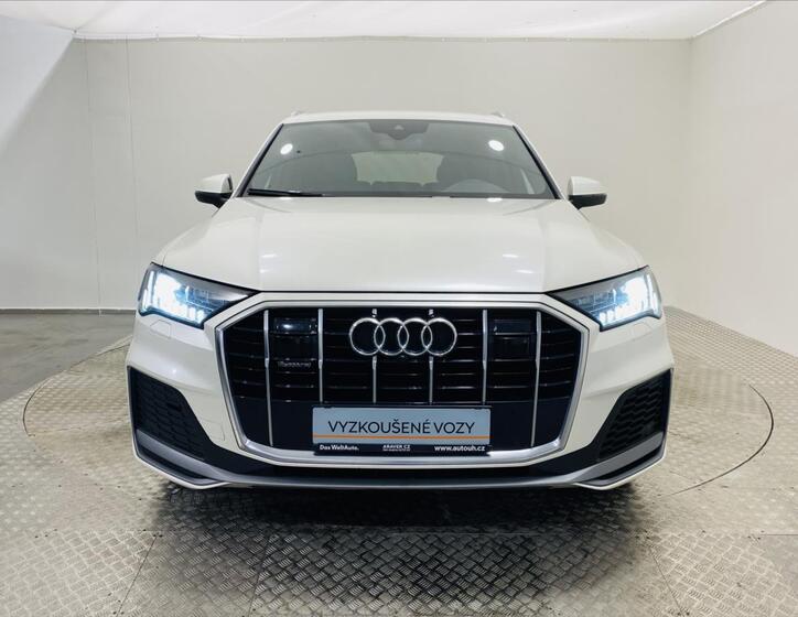 Audi Q7 4