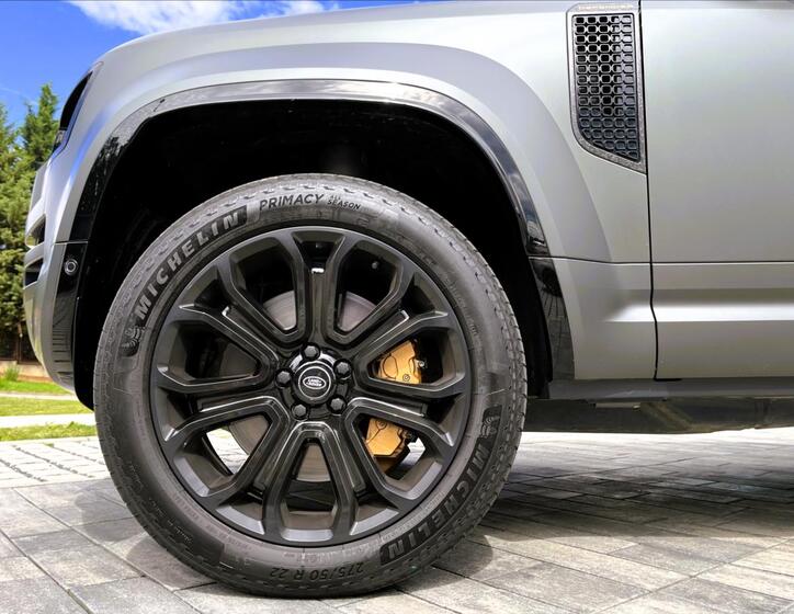 Land Rover Defender 3