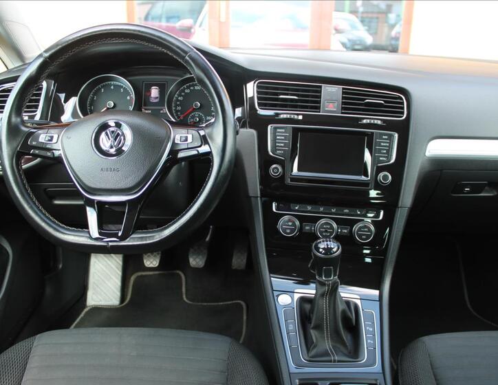 Volkswagen Golf 9