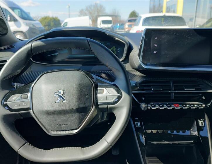 Peugeot 2008 7
