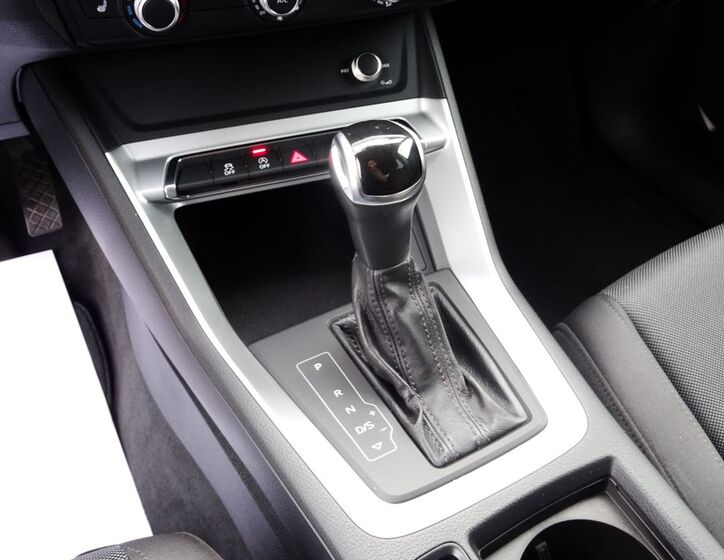Audi Q3 11