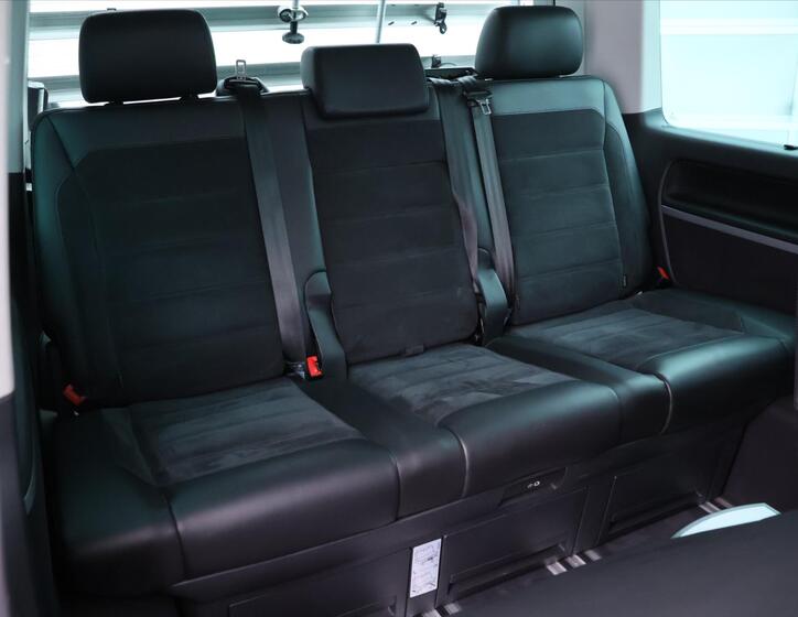 Volkswagen Multivan 15